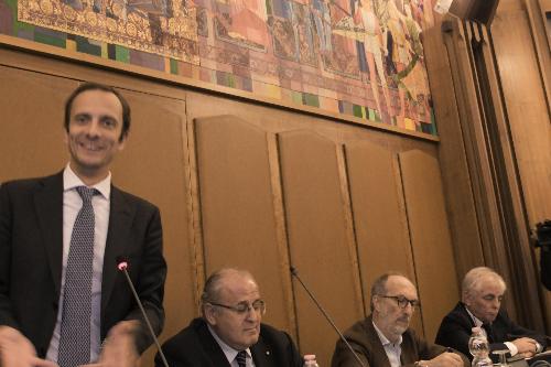 Il governatore FVG, Massimiliano Fedriga, illustra le proposte di riforma alla platea isontina